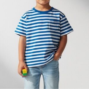 GAP KIDS • BOYS' BLUE STRIPED SHORT-SLEEVE POCKET T-SHIRT - SIZE 5